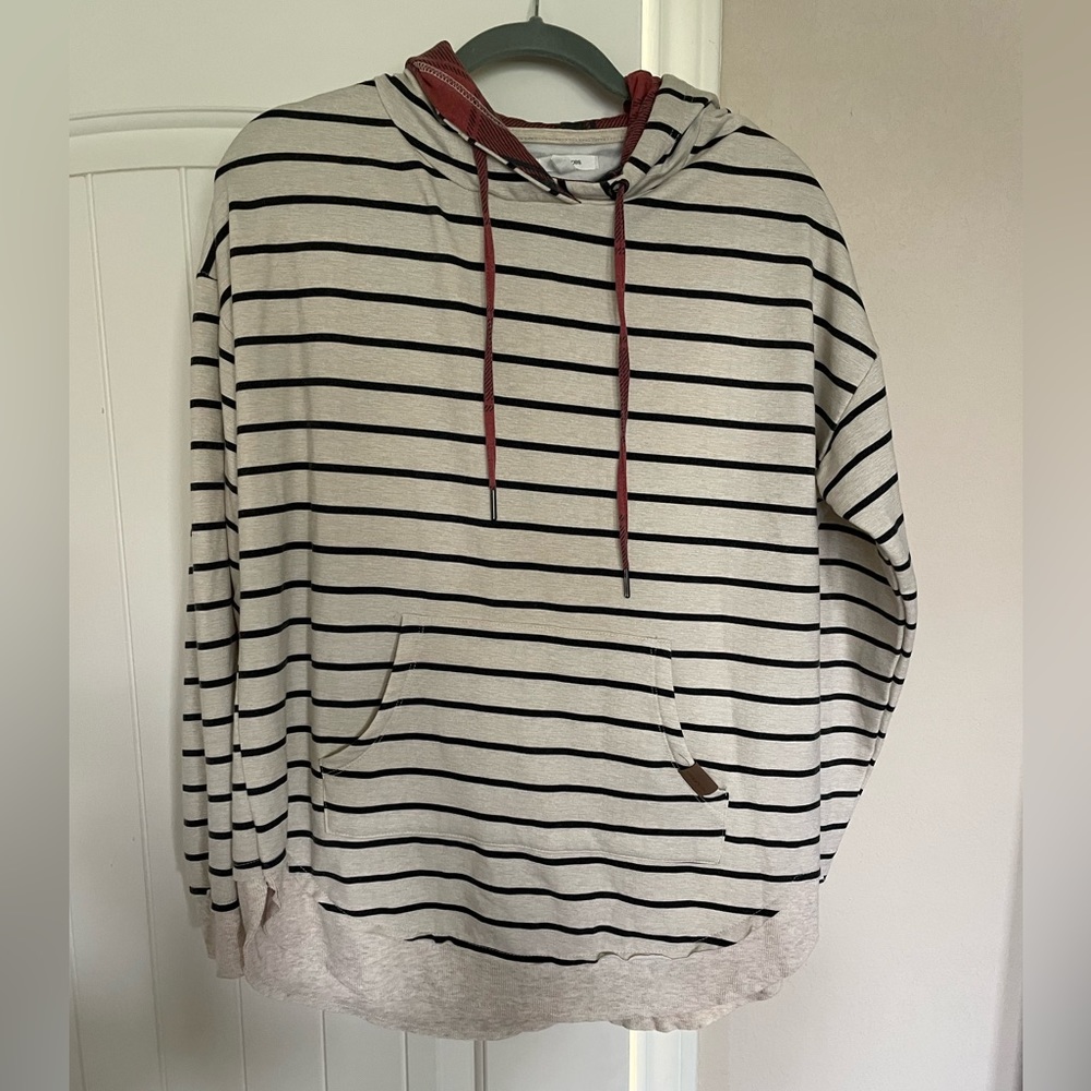 Light beige sweatshirt with black horizontal lines l 🖤✨